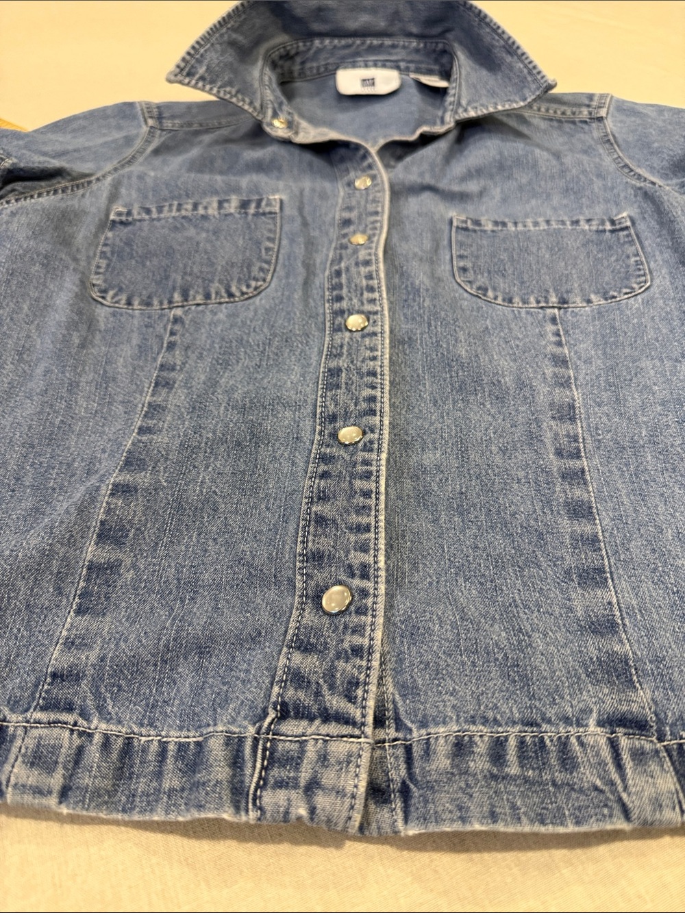 GAP Factory Chambray Denim Snap Front Short Sleeve Shirt Women’s Medium Blue - Picture 3 of 7